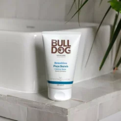 Bulldog Sensitive Face Scrub 125 ml