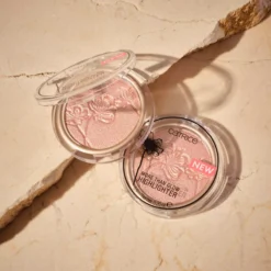 Catrice More Than Glow Highlighter 010