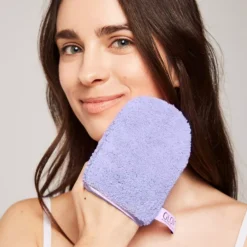 GLOVIconic Mitt Makeup Remover And Cleansing Mitt Very Berry