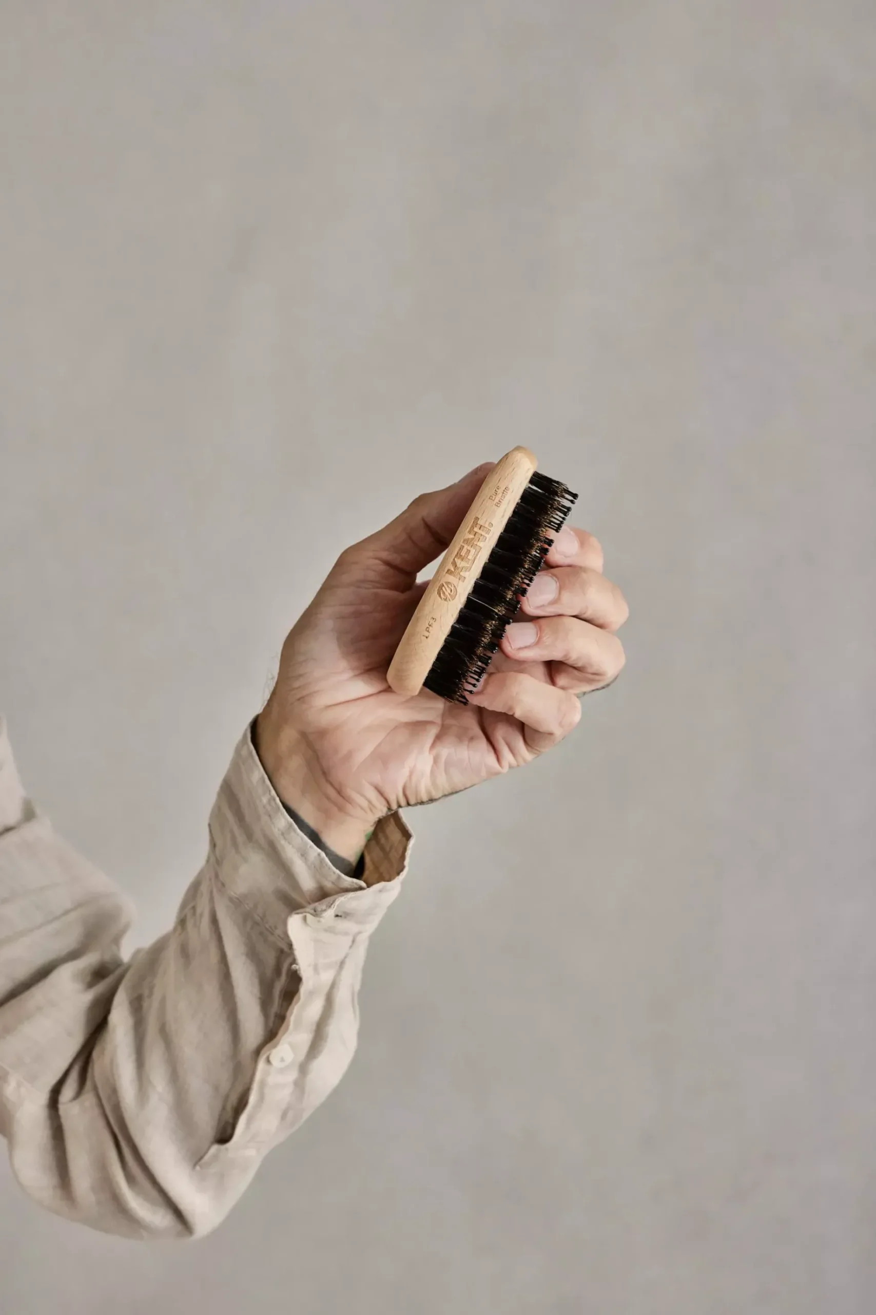 Kent Brushes Pure Flow Bristle Nylon Mix Military Style Brush