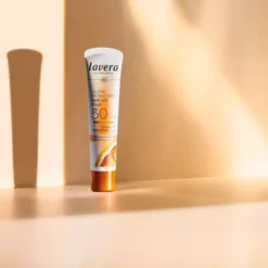 LaveraGlow By Nature Anti-UV Fluid SPF50 40 ml