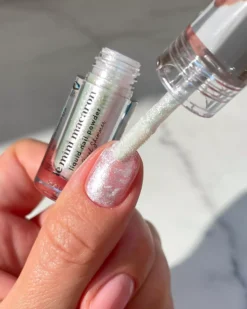 Le Mini MacaronStardust Collection Liquid Nail Powder Violet Frost