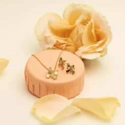 Lily and Rose Brigitte Necklace Champagne mist