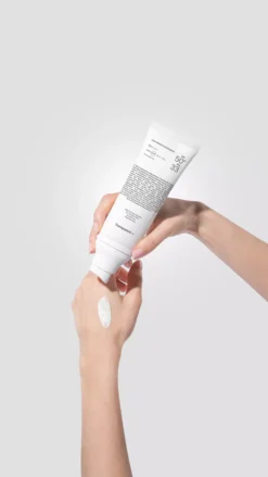 NICHE BEAUTY LABTransparent Lab Lightweight Sunscreen SPF50+ 100 ml