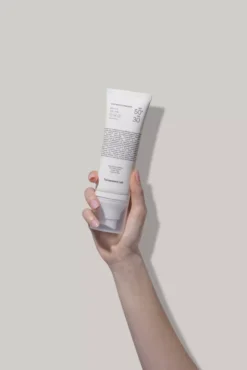 NICHE BEAUTY LABTransparent Lab Lightweight Sunscreen SPF50+ 100 ml