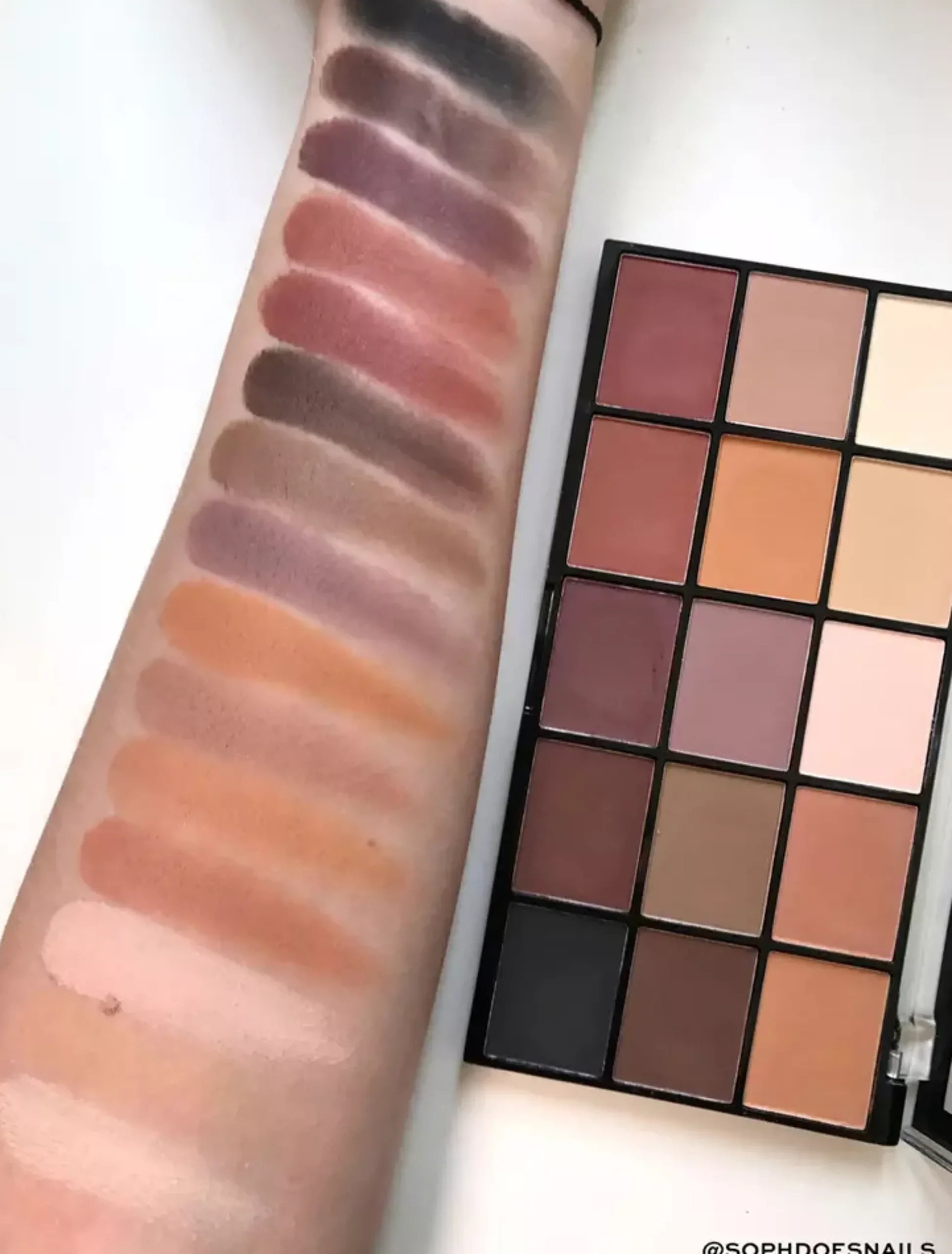 Revolution Beauty LondonRe-Loaded Eyeshadow Palette Basic Mattes